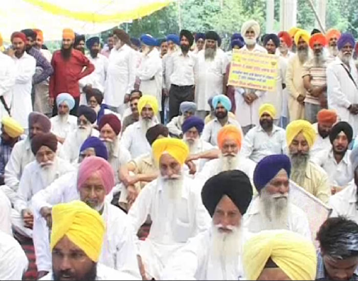 ਗੁਰਦਾਸਪੁਰ : ਅਕਾਲੀ ਦਲ ਨੇ ਕਾਂਗਰਸ ਖਿਲਾਫ ਜ਼ਿਲਾਂ ਹੈੱਡ ਕੁਆਰਟਰ ''ਚ ਦਿੱਤਾ ਧਰਨਾ