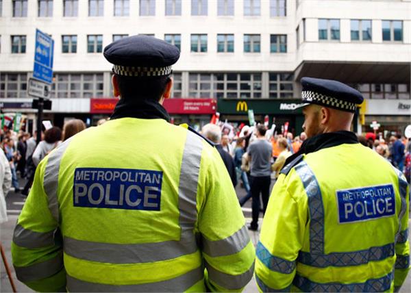 6 arrest in london