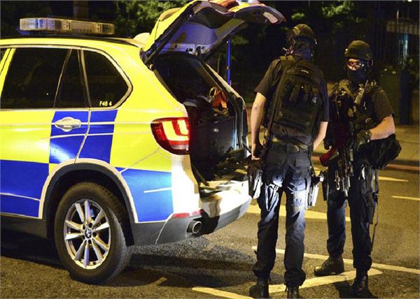 suspected terrorists arrested in london  police launched search operation