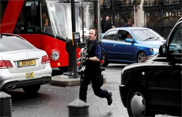 armed knife holding employees hostage job center at newcastle