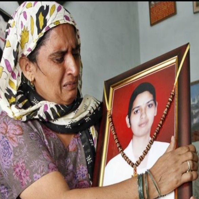 ਦੋ ਸਮੇਂ ਦੀ ਰੋਟੀ ਲਈ ਮੁਥਾਜ਼ ਬਣਿਆ ਐਸਿਡ ਅਟੈਕ ਹਰਪ੍ਰੀਤ ਦਾ ਪਰਿਵਾਰ, ਹਾਦਸਾ ਯਾਦ ਕਰਕੇ ਨਿਕਲ ਜਾਂਦੇ ਨੇ ਮਾਂ ਦੀਆਂ ਅੱਖ