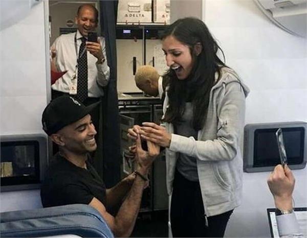 indian boy purpose his girlfriend on plane