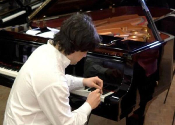 ਦੋ ਉਂਗਲਾਂ ਦੀ ਵਰਤੋਂ ਨਾਲ ਬਣਾਇਆ ਵਿਸ਼ਵ ਰਿਕਾਰਡ