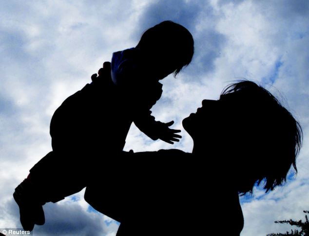 ਸ਼ਾਪਿੰਗ ਕਰਨ ਆਈ ਮਾਂ ਨਾਲ ਜੋ ਹੋਇਆ, ਉਸ ਨੂੰ ਦੇਖ ਸੁੱਕੇ ਸਾਹ, ਪਰ 1 ਘੰਟੇ ਬਾਅਦ ਪੁਲਸ ਦੀ ਮਦਦ ਸਦਕਾ ਮਿਲੀਆਂ ਵਾਪਸ ਖੁਸ਼ੀਆਂ