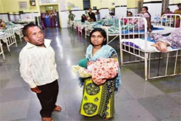 3 foot woman gave birth to son doctor gave abortion