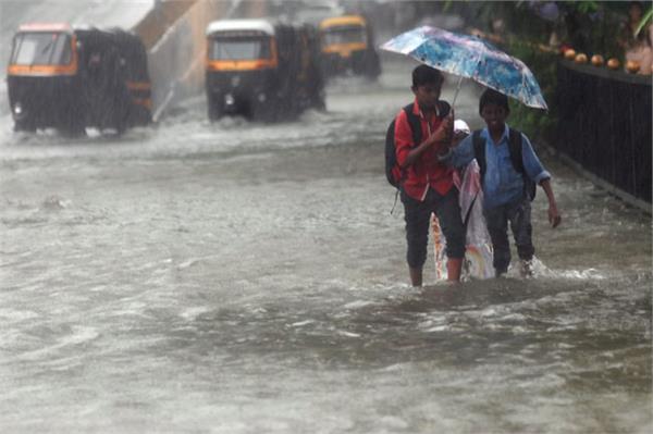 heavy raining in delhi ncr