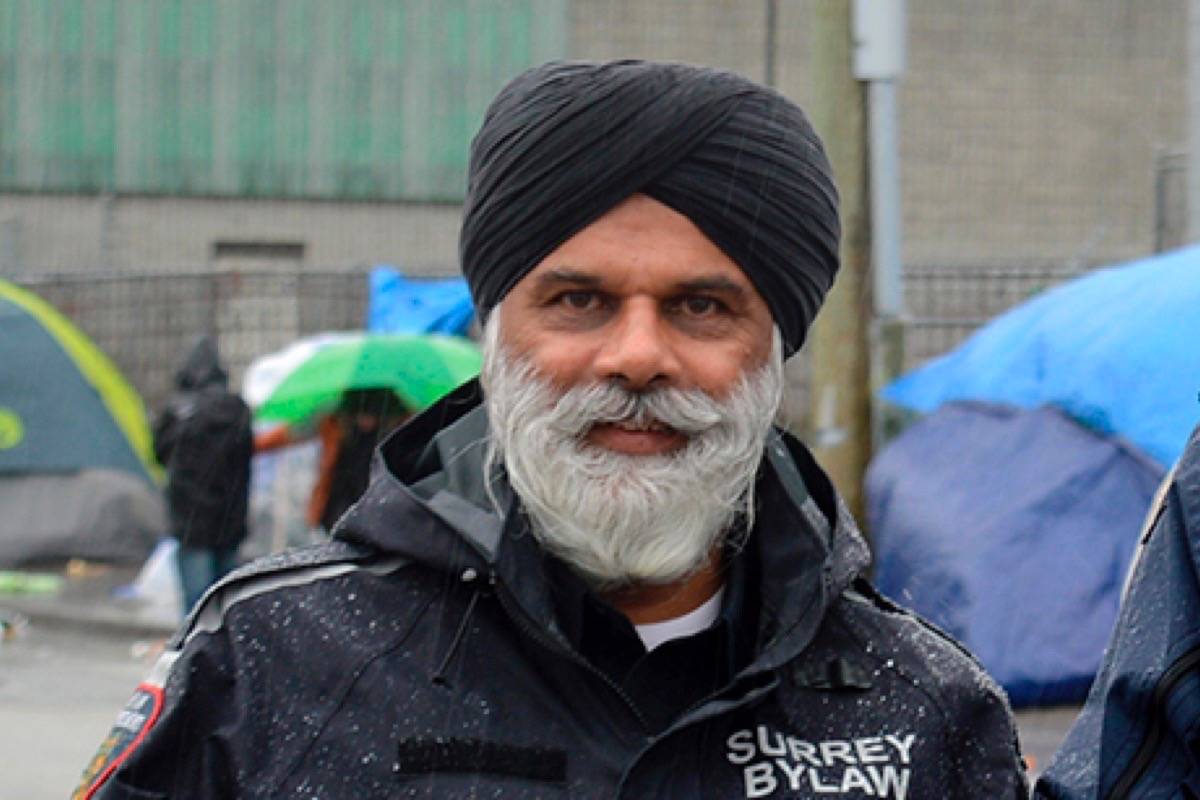 ਕੈਨੇਡਾ ਦੇ ਪੰਜਾਬੀ ਪੱਬਾਂ ਭਾਰ, ਸਰੀ ਦੇ ਕਾਨੂੰਨ ਇਨਫੋਰਸਮੈਂਟ ਅਧਿਕਾਰੀ ਦੇਵ ਬਰਾੜ ਦਾ ਸਨਮਾਨ