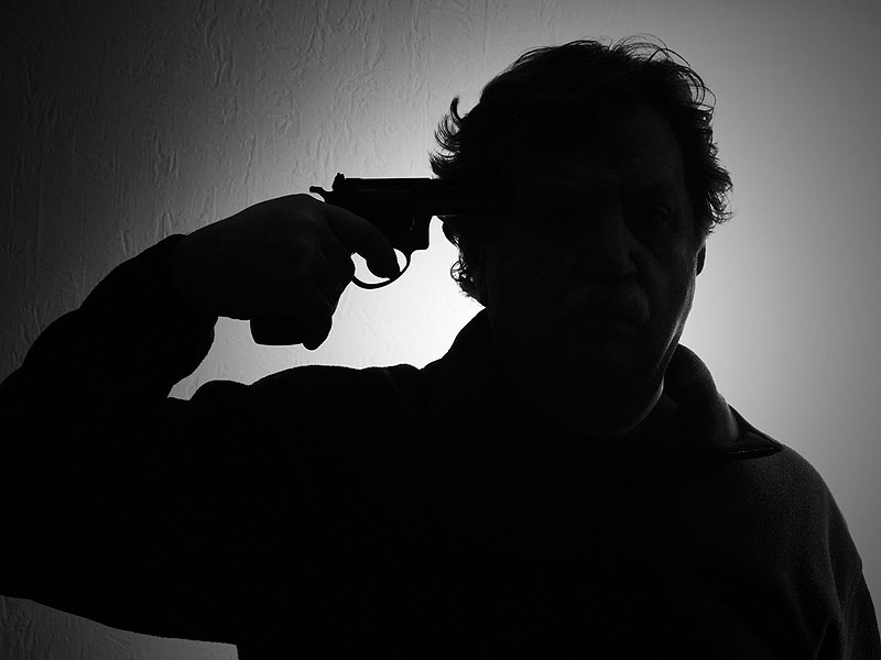 ਸਮਾਣਾ ''ਚ ਵਿਅਕਤੀ ਨੇ ਪੁਲਸ ਸਾਹਮਣੇ ਮਾਰੀ ਆਪਣੇ ਆਪ ਨੂੰ ਗੋਲੀ