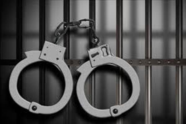 police arrest five arrested  4620 rupees in cash