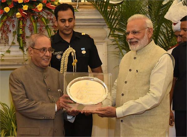prime minister gave dinner to pranab mukherjee