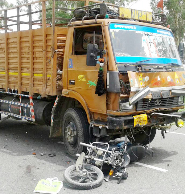 ਕੈਂਟਰ ਤੇ ਮੋਟਰਸਾਈਕਲ ਦੀ ਟੱਕਰ ''ਚ ਮੋਟਰਸਾਈਕਲ ਸਵਾਰ ਦੀ ਮੌਤ