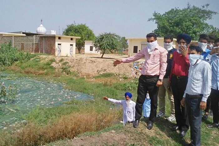 ਗੰਦੇ ਪਾਣੀ ਤੇ ਕੂੜੇ ਦੀ ਬਦਬੂ ਨੇ ਵਿਦਿਆਰਥੀਆਂ ਦਾ ਜਿਊਣਾ ਕੀਤਾ ਦੁੱਭਰ