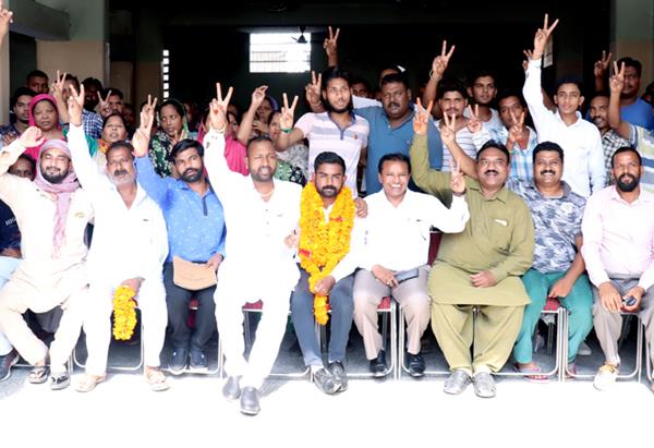 2 factions face to face for the safai karamchari union