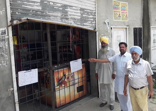 ਅਣਪਛਾਤੇ ਚੋਰਾਂ ਨੇ ਠੇਕੇ ਦਾ ਸ਼ਟਰ ਭੰਨ ਕੇ ਡੇਢ ਲੱਖ ਦੀ ਸ਼ਰਾਬ ਕੀਤੀ ਚੋਰੀ