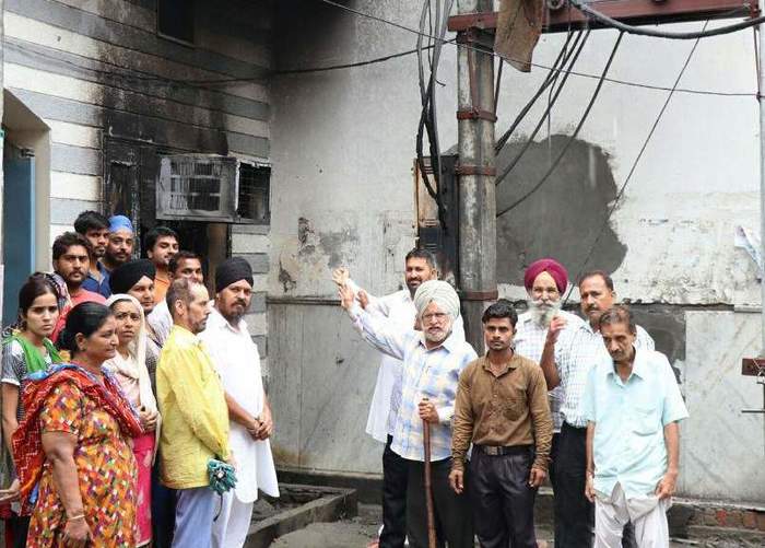 ਬਿਜਲੀ ਮਹਿਕਮੇ ਦੇ ਟਰਾਂਸਫਾਰਮਰ ਨਾਲ ਲੱਗੀ ਮਕਾਨ ਨੂੰ ਅੱਗ