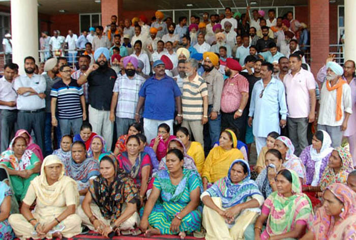 ਕੰਮਕਾਜ ਠੱਪ, 3 ਘੰਟੇ ਰੋਸ ਪ੍ਰਦਰਸ਼ਨ