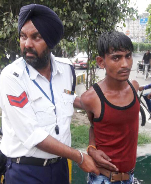 ਮੋਬਾਇਲ ਝਪਟ ਕੇ ਭੱਜਣ ਵਾਲਾ ਲੁਟੇਰਾ ਕਾਬੂ