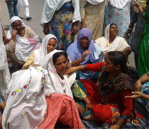 for the sake of justice  the family members of the deceased staged dharna