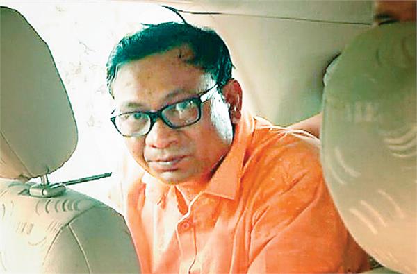 deputy conservator  barinder chaudhary arrest while taking bribe