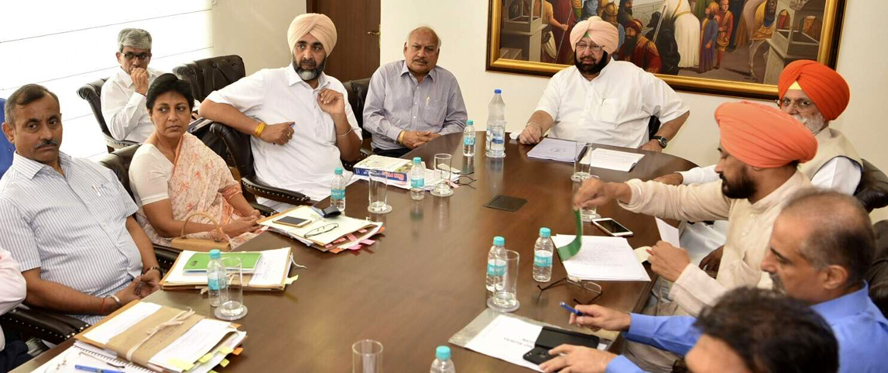 ਨਵੀਂ ਉਦਯੋਗਿਕ ਨੀਤੀ ''ਚ ਮੁੱਖ ਮੰਤਰੀ ਅਮਰਿੰਦਰ ਵਲੋਂ ਮੌਜੂਦਾ ਉਦਯੋਗਾਂ ਨੂੰ ਮੁੜ ਜਿਉਂਦੇ ਕਰਨ ਦੇ ਨਿਰਦੇਸ਼