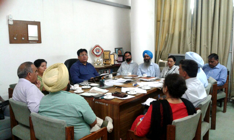 ਵਿਦਿਅਕ ਸੈਸ਼ਨ ਦੇ 3 ਮਹੀਨੇ ਬਾਅਦ ਵੀ ਸਕੂਲਾਂ ''ਚ ਪਾਠ ਪੁਸਤਕਾਂ ਨਹੀਂ ਉਪਲਬਧ