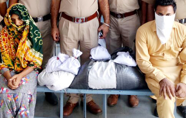 25 ਕਿਲੋ ਭੁੱਕੀ ਸਮੇਤ ਔਰਤ ਸਣੇ 2 ਕਾਬੂ