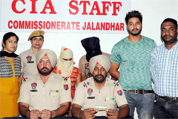 artificial jewellry holds the original lifting pair barrier