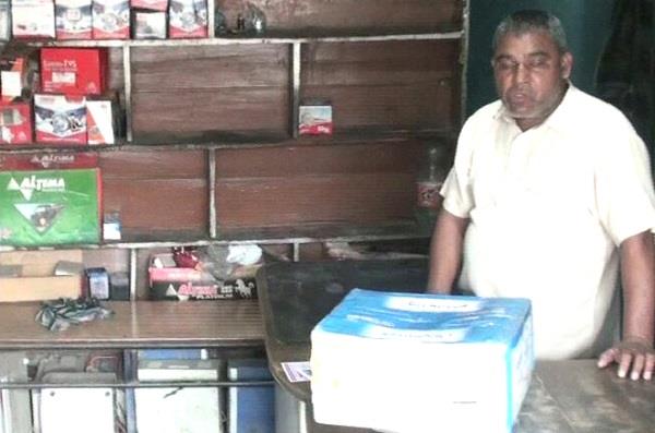 1 50 lacs of stealing batteries from the shop near the police station