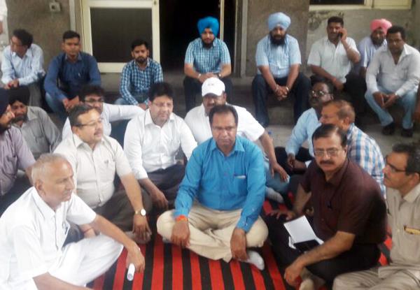 suspended s  i invited navjot sidhu to chandigarh