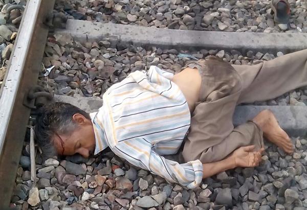 death of a person due to trekking in the train