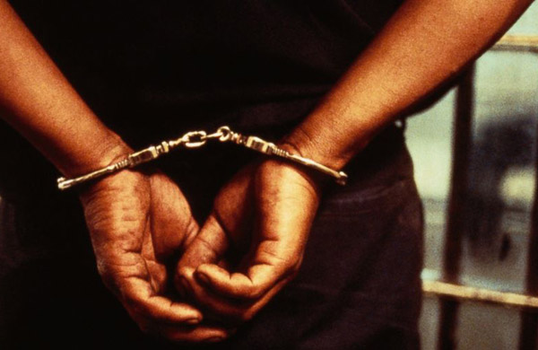 ਬੇਟੀ ਨੂੰ ਮੋਬਾਇਲ ''ਚ ਨਿਊਡ ਫਿਲਮਾਂ ਬਣਾ ਕੇ ਦਿਖਾਉਣ ਨੂੰ ਕਹਿੰਦਾ ਸੀ ਪਿਤਾ, ਗ੍ਰਿਫਤਾਰ