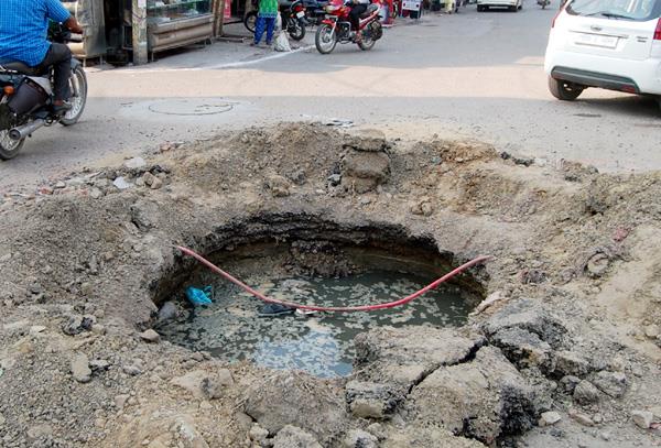 an invitation to accident victims of open sewerage holes