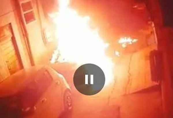 fire to the car standing outside the house