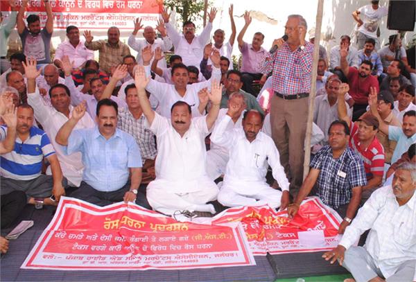 raw leather business sitting on a dharna in the plantation market