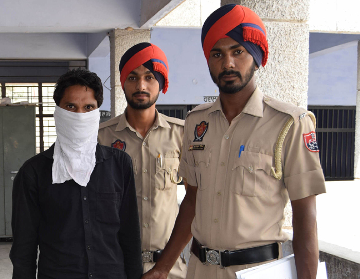 ਸਿੱਖਿਆ ਬੋਰਡ ਦਾ ਕਲਰਕ ''ਲਿਕੂਅਡ ਅਫੀਮ'' ਸਮੇਤ ਗ੍ਰਿਫਤਾਰ