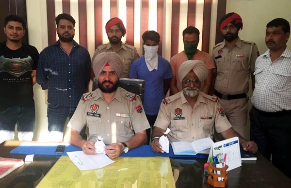 2 sellers selling heroin from amritsar