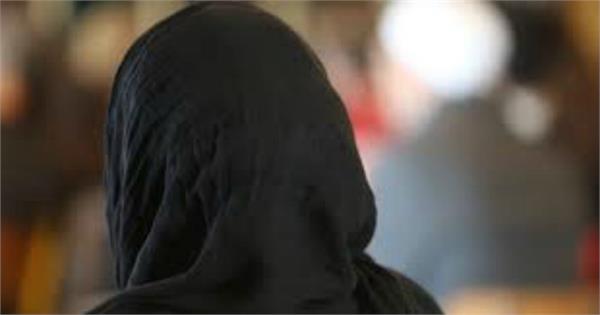 daughter of school admission husband divorced