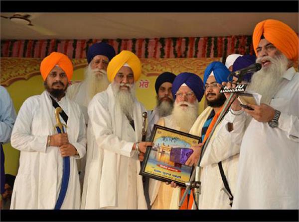 neet topper honored by sgpc