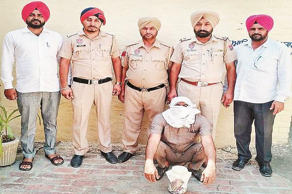 ਭੂਤ-ਪ੍ਰੇਤਾਂ ਦੇ ਨਾਂ 'ਤੇ ਲੋਕਾਂ ਦੇ ਸਾਹ ਸੁਕਾ ਦਿੰਦਾ ਸੀ ਇਹ ਤਾਂਤਰਿਕ, ਅਸਲੀ ਕਰਤੂਤ ਹੋਈ ਜਗ ਜ਼ਾਹਰ