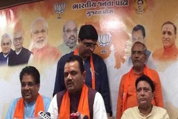 shock to the congress in gujarat  2 mlas resign