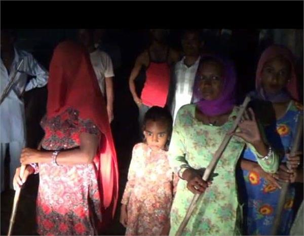 someone cut off at night  mother daughter  s hair