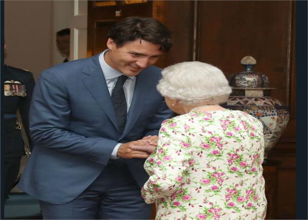 pictures of trudeau and the queen of england have some special 