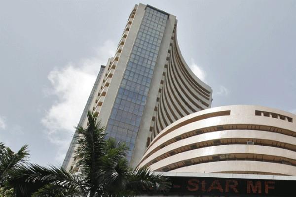 the market jumped high  sensex for the first time crossed 32500