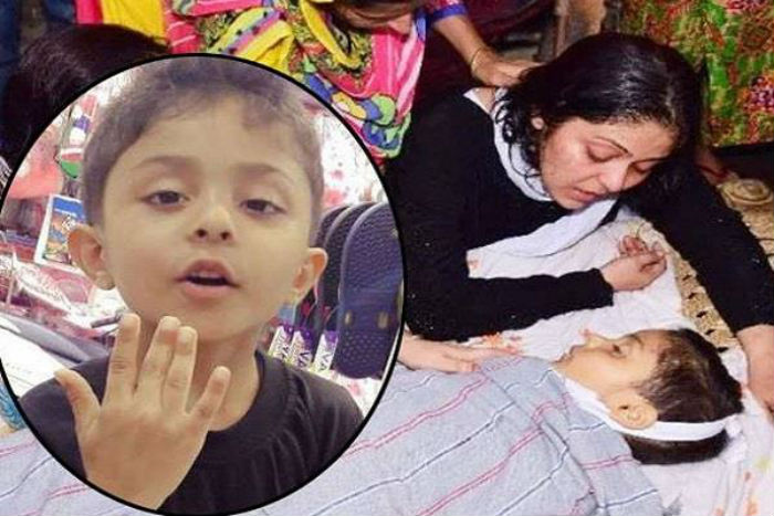 ਸਾਹਮਣੇ ਪਈ ਸੀ 6 ਸਾਲ ਦੇ ਬੇਟੇ ਦੀ ਲਾਸ਼, ਕੁਝ ਇਸ ਤਰ੍ਹਾਂ ਦੇਖਦੀ ਰਹੀ ਮਾਂ, ਦੇਖੋ ਦੁੱਖ ਭਰੀਆਂ ਤਸਵੀਰਾਂ