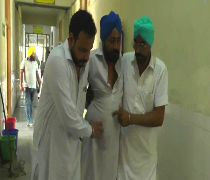 ਆਜ਼ਾਦੀ ਘੁਲਾਟੀਆਂ ਦੇ ਪੋਤਰੇ ਚੜ੍ਹ ਰਹੇ ਭ੍ਰਿਸ਼ਟਾਚਾਰ ਦੀ ਬਲੀ, ਕਾਂਗਰਸੀ ਵਿਧਾਇਕ ਤੇ ਪੁਲਸ ਉੱਤੇ ਲਗਾਏ ਗੰਭੀਰ ਦੋਸ਼