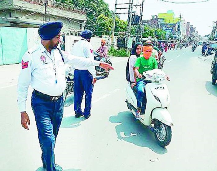 ਮੂੰਹ ''ਤੇ ਕੱਪੜਾ ਬੰਨ੍ਹ ਕੇ ਵਾਹਨ ਚਲਾਉਣ ਵਾਲਿਆਂ ਖਿਲਾਫ ਪੁਲਸ ਨੇ ਲਾਇਆ ਸਪੈਸ਼ਲ ਨਾਕਾ