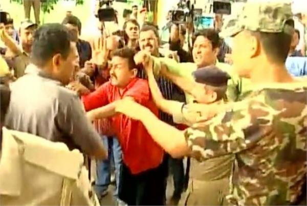 the attack on media by the supporters of tejaswi yadav supported the media