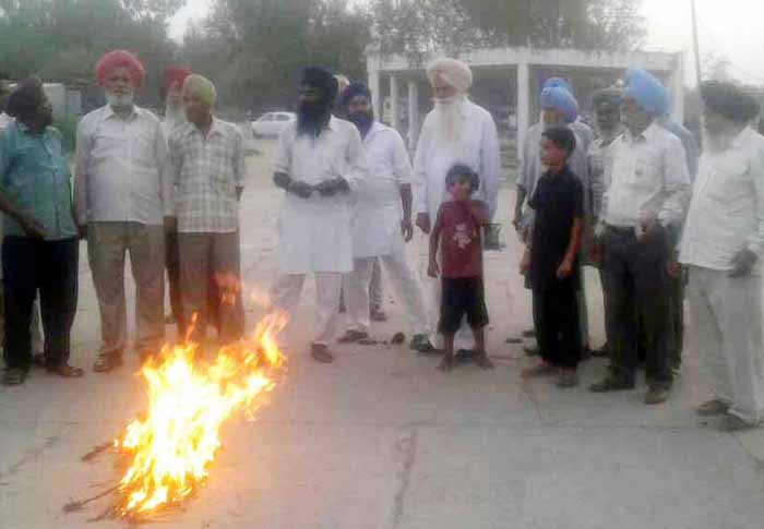 ਜਮਹੂਰੀ ਕਿਸਾਨ ਸਭਾ ਵੱਲੋਂ ਕੇਂਦਰ ਤੇ ਕੈਪਟਨ ਸਰਕਾਰ ਖਿਲਾਫ ਅਰਥੀ ਫੂਕ ਮੁਜ਼ਾਹਰਾ