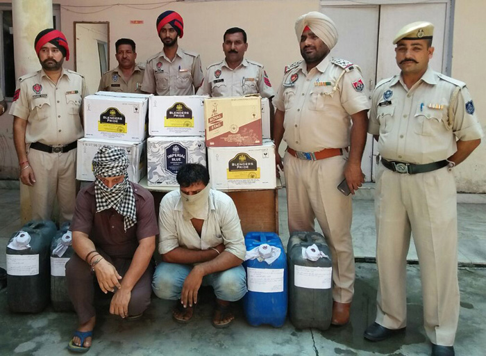 10 ਪੇਟੀਆਂ ਨਾਜਾਇਜ਼ ਸ਼ਰਾਬ ਸਣੇ ਡਰਾਈਵਰ ਤੇ ਕੰਡਕਟਰ ਗ੍ਰਿਫ਼ਤਾਰ