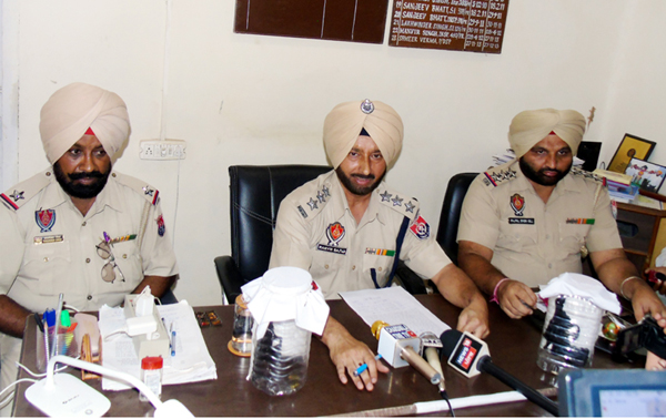 ਅਸਲੇ ਸਣੇ 3 ਅੜਿੱਕੇ